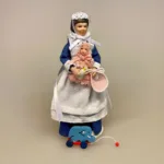 Miniature Sutteflaske, flaske, mælkeflaske, modermælkserstatning, brystmælk, amme, babyflaske, flaskebarn, miniaturer, dukkehus, ting til, tilbehør, dukkebørn, dukkebaby, sætterkasse, jordmoder, uddannet, færdig som, symbolsk, gave, gaveide, sygeplejerske, sundhedsplejerske, lille ny, nyfødt, biti, ribe, nisser, nissetilbehør, nisseting, nissedør