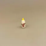 Miniature Sutteflaske, flaske, mælkeflaske, modermælkserstatning, brystmælk, amme, babyflaske, flaskebarn, miniaturer, dukkehus, ting til, tilbehør, dukkebørn, dukkebaby, sætterkasse, jordmoder, uddannet, færdig som, symbolsk, gave, gaveide, sygeplejerske, sundhedsplejerske, lille ny, nyfødt, biti, ribe, nisser, nissetilbehør, nisseting, nissedør