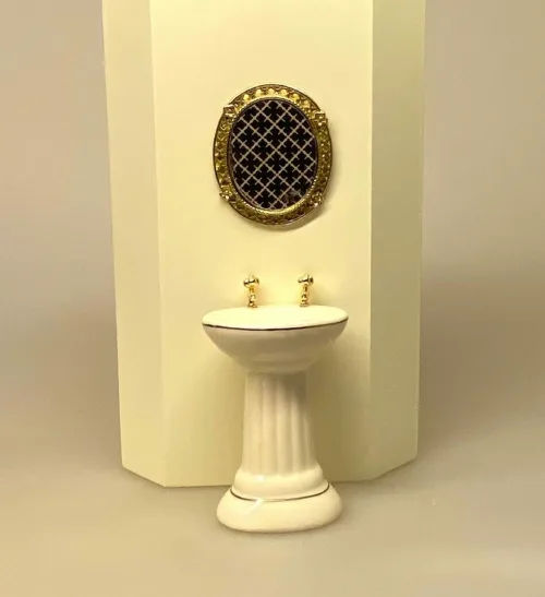 Miniature Vægspejl Guld Ovalt, guldspejl, rundt, guldindrammet, spejl, vægspejl, til væggen, dukkehus, tilbehør, ting til, miniaturer, miniature, interiør, pynt, sangskjuler, symbolsk gave, gaveide, kosmetolog, skønhed, badeværelse, veneziansk, guldspejl, guldramme, 1:12, dukketing, biti, ribe,