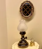 Miniature Vægspejl Guld Ovalt Lille, guldspejl, rundt, guldindrammet, spejl, vægspejl, til væggen, dukkehus, tilbehør, ting til, miniaturer, miniature, interiør, pynt, sangskjuler, symbolsk gave, gaveide, kosmetolog, skønhed, badeværelse, veneziansk, guldspejl, guldramme, 1:12, dukketing, biti, ribe,