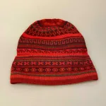 Alpaca Hue - Rayas Rød, Rayas Rød, varm, varme, farver, brændte, teglrød, rød, orange, glade, farver, skandinavisk, mønstertstrik, håndstrikkede, alpaca, alpaka, lamauld, Pulsvarmere i blød Alpaca uld - blå/grøn, Pulsvarmere i blød Alpaca uld - multi, kulørt, farverig, alpakka, alpaka, alpaca, lama, lamauld, alpacastrik, alpacagarn, muffedisser, stulpen, håndledsvarmere, pulsvarmere, lækre, varme håndled, lune, frossenpind, gaveide, lune, hue, beanie, alpaka,