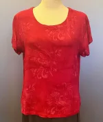 Batik Bluse Taro Kortærmet - Pink, hindbær, rød, fuchsia, orchid, korte ærmer, sommerbluse, sommertop, forårsbluse, forår, festtøj, festtop, konfirmation, pink, cerise, lilla, fuchsia, bærfarvet, hindbær, smart, lille, figursyet, indsnit, kort, små størrelser, diva, biti, ribe, batikfarvet, holdbar, kvalitet, let, strygefri, blød, lækker, behagelig, smuk, kulørt, farver,