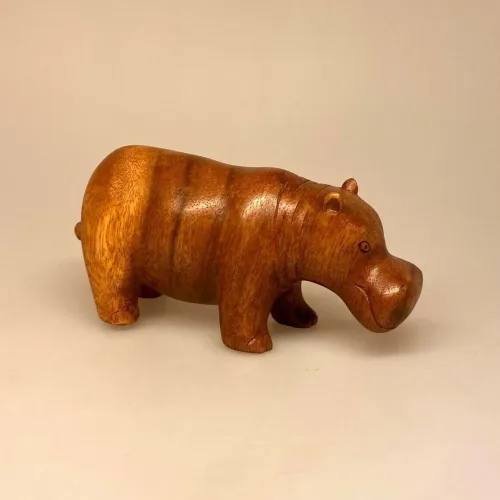 Flodhest - Håndskåret af Træ - Brun Stor, , Flodhest - Håndskåret af træ - Siddende S Brun, Flodhest - Håndskåret af træ - Siddende, lille, flodhest, hippo, træflodhest, af træ, håndlavet, håndarbejde, håndsnittet, håndskøret, træskærearbejde, kunsthåndværk, trædyr, træfigur, dyr af træ, afrika, afrikanske dyr, savannen, flodheste, gaveide, sød, finurlig, specielt, nordisk, stilig, enkel, sød, flot, biti, ribe, ting med flodheste, flodhesteting, flodhesteføl, flodhesteunge