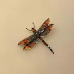 Håndlavet Broche Guldsmed kobber, libelle, dragon fly, insekter, bio, biodiversitet, vilde, haver, natur, sommerfugl, farverig, regnbuefarvet, kulørt, farveglad, Håndlavet Broche Blå sommerfugl, sommerfuglebroche, smykker med, smykke med, sommerfugle, eksklusive smykker, specielle, særligt, håndlavey, kunst, kunsthåndværk, broche, naturen, insekter, gaveide, gave, særlig gave, ekstraordinær, smuk, smykker, biti, ribe, unika, one of a kind, limited edition, begrænset oplag, kunstrunden, ribe, vadehavet, nationalpark,