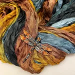 Håndlavet Broche Guldsmed, libelle, dragon fly, insekter, bio, biodiversitet, vilde, haver, natur, sommerfugl, farverig, regnbuefarvet, kulørt, farveglad, Håndlavet Broche Blå sommerfugl, sommerfuglebroche, smykker med, smykke med, sommerfugle, eksklusive smykker, specielle, særligt, håndlavey, kunst, kunsthåndværk, broche, naturen, insekter, gaveide, gave, særlig gave, ekstraordinær, smuk, smykker, biti, ribe, unika, one of a kind, limited edition, begrænset oplag, kunstrunden, ribe, vadehavet, nationalpark,