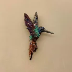 Håndlavet Broche Kulørt Kolibri, humming bird, kolibri, fugl, isfugl, fugl, dansk, natur, ornitolog, amatør, naturelsker, sommerfugle, Håndlavet Broche Kulørt sommerfugl, farverig, regnbuefarvet, kulørt, farveglad, Håndlavet Broche Blå sommerfugl, sommerfuglebroche, smykker med, smykke med, sommerfugle, eksklusive smykker, specielle, særligt, håndlavey, kunst, kunsthåndværk, broche, naturen, insekter, gaveide, gave, særlig gave, ekstraordinær, smuk, smykker, biti, ribe, unika, one of a kind, limited edition, begrænset oplag, kunstrunden, ribe, vadehavet, nationalpark,