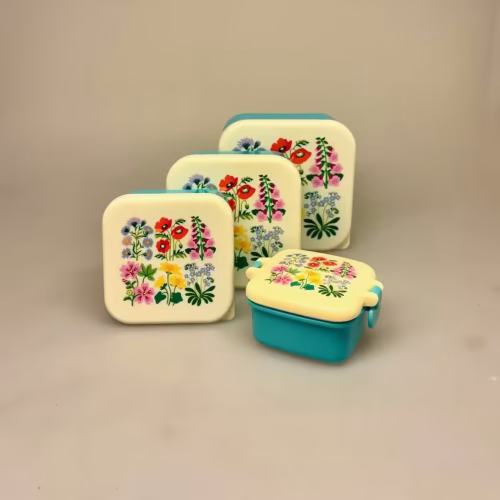 Madkasse sæt/3 bokse - Vilde Blomster, Snackboks med klemmer - Turkis Blomster, vilde, blomstereng, markblomster, vildt, blanding, med vilje, sommerfugle, bento, elastik, oval, flere rum, madpakke, madkasse, frugt, gnavegrønt, grønt, spisepause, frikvarter, frugtpause, boks, snack, nødder, sød, til, børn, voksne, arbejde, job, medbragt, frokost, pause, børnehave, vuggestue, skole, skolestart, biti, ribe