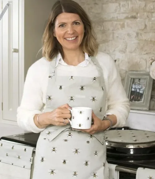 Forklæde i Bomuld med tryk - Unisex Bier, forklæde, til damer, til mænd, til voksne, herre, Bier, bi, bier, bisværm, biavler, honning, lynghonning, biavl, honningbi, grill, weber, gaveide, kok, madlavning, gaveide, biodiversitet, natur, dansk, danmarks, insekter, biodiversitet, biti, ribe, nationalpark, vadehavet, marsken, madlavning, finere, grill, weber, grillmester,