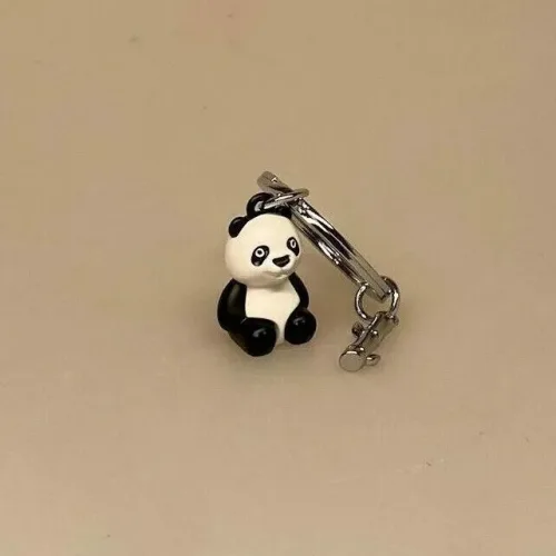 Nøglering med Panda og Bambus, bambusblade, bambusgren, pandabjørn, sort, hvid, kær, nuttet, gave, til børn, kina, østen, zoo, zoologisk have, dyrepasser, dyr, vilde, stor, bamse, lækker, kvalitet, nøglering, nyttig, flot, biti, ribe