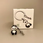 Nøglering med Panda og Bambus, bambusblade, bambusgren, pandabjørn, sort, hvid, kær, nuttet, gave, til børn, kina, østen, zoo, zoologisk have, dyrepasser, dyr, vilde, stor, bamse, lækker, kvalitet, nøglering, nyttig, flot, biti, ribe