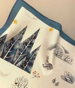 Silketørklæde Bandana Eventyr, alice, eventyrland, sceneri, vinter, motiv, kanin, hare, grantræ, træer, natur, hus, jul, eventyrligt, eventyr, Silketørklæde Bandana Lyseblå Grå Elfenben, grå, blå, dueblå, accessories, tasker, sko, nøgler, vifter, mønster, tryk, elegant, lille, smart, Silketørklæde Bandana Marine med Nøgler, lille, halsen, tørklæde, silke, eksklusiv, silkesatin, blank, lækker, luksus, gucci, saint laurent, ysl, louis vuitton, mærkevarer, luksus brands, elegant, stiligt, klassisk, billigt, tilbud, kvalitet, high end, biti, ribe, smart, til unge, til damer, lady, prinsesse diana, stil ikon, moderne, cool, gaveide, bandana, i halsen, om halsen, hårtørklæde, hårpynt, tørklæde til håret, til taske, taskepynt, biti, ribe, vadehavet, nationalpark domkirke,