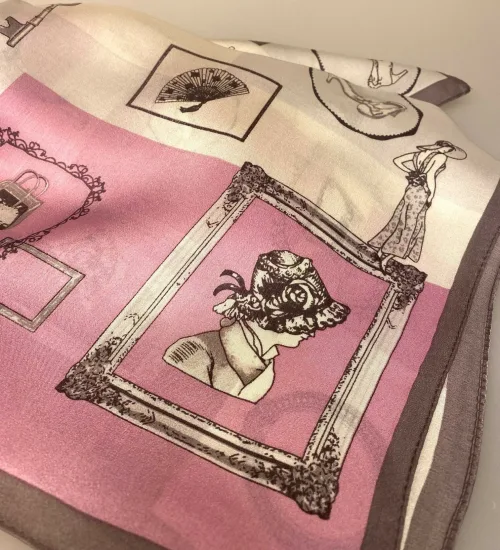 Silketørklæde Bandana Rosa Grå Elfenben, accessories, tasker, sko, nøgler, vifter, mønster, tryk, elegant, lille, smart, Silketørklæde Bandana Marine med Nøgler, lille, halsen, tørklæde, silke, eksklusiv, silkesatin, blank, lækker, luksus, gucci, saint laurent, ysl, louis vuitton, mærkevarer, luksus brands, elegant, stiligt, klassisk, billigt, tilbud, kvalitet, high end, biti, ribe, smart, til unge, til damer, lady, prinsesse diana, stil ikon, moderne, cool, gaveide, bandana, i halsen, om halsen, hårtørklæde, hårpynt, tørklæde til håret, til taske, taskepynt, biti, ribe, vadehavet, nationalpark domkirke,