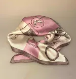 Silketørklæde Bandana Rosa Grå Elfenben, accessories, tasker, sko, nøgler, vifter, mønster, tryk, elegant, lille, smart, Silketørklæde Bandana Marine med Nøgler, lille, halsen, tørklæde, silke, eksklusiv, silkesatin, blank, lækker, luksus, gucci, saint laurent, ysl, louis vuitton, mærkevarer, luksus brands, elegant, stiligt, klassisk, billigt, tilbud, kvalitet, high end, biti, ribe, smart, til unge, til damer, lady, prinsesse diana, stil ikon, moderne, cool, gaveide, bandana, i halsen, om halsen, hårtørklæde, hårpynt, tørklæde til håret, til taske, taskepynt, biti, ribe, vadehavet, nationalpark domkirke,