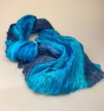 Twistet Silketørklæde 90101 Blå Farver, gråblå, denimblå, marine, navy, cobolt, kobolt, havfarver, , silke, ægte, pongee, glat, snoet, crash, twistet, auckland, salto, lækker, kvalitet, sporty, fyldig, biti, ribe, snoet, silketørklæde, gave, gaveide, smart, eksklusiv, elegant, hawaii