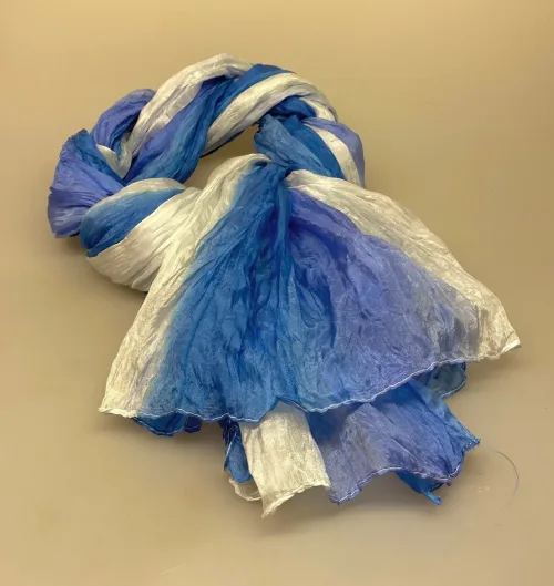 Twistet Silketørklæde 90101 Violblå Hvid, santorini, himmelblå, himmelblåt, skye, blue, hvid, lyseblå, babyblå, havfarver, , silke, ægte, pongee, glat, snoet, crash, twistet, auckland, salto, lækker, kvalitet, sporty, fyldig, biti, ribe, snoet, silketørklæde, gave, gaveide, smart, eksklusiv, elegant,