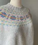 Harley of Scotland - Færø Pullover Pastelmix, lysegrå, perlegrå, grå, pastelfarvet, pastelfarver, perlemorsfarver, sart, lys, neutral, stilig, stilet, diskret, yndig, novel, klassisk, moderne, islændrer, sara lund, islandsk, skotsk, færømønster, færø, mønsterstrik, pullover, sweater, damestrik, overgangs, let, lun, smart, behagelig, ren uld, ulden, pigestrik, norsk, skostk, biti, ribe, vadehavet, lambswool, lammeuld, kradser ikke,
