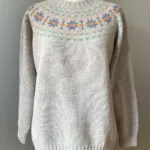Harley of Scotland - Færø Pullover Pastelmix, lysegrå, perlegrå, grå, pastelfarvet, pastelfarver, perlemorsfarver, sart, lys, neutral, stilig, stilet, diskret, yndig, novel, klassisk, moderne, islændrer, sara lund, islandsk, skotsk, færømønster, færø, mønsterstrik, pullover, sweater, damestrik, overgangs, let, lun, smart, behagelig, ren uld, ulden, pigestrik, norsk, skostk, biti, ribe, vadehavet, lambswool, lammeuld, kradser ikke,