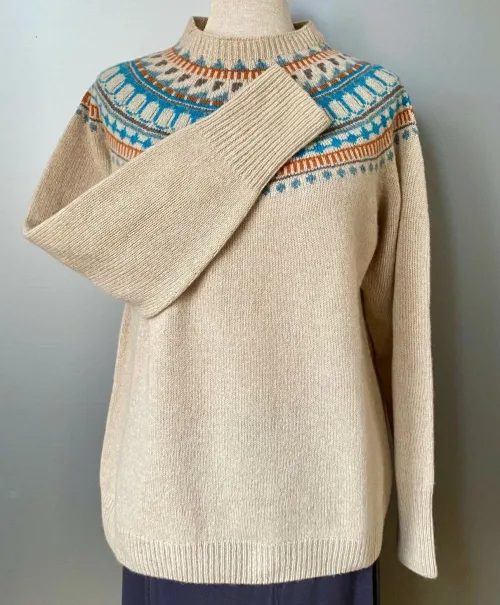 Harley of Scotland - Færø Pullover Super Soft - Beige, cashmere, kashmir, supersoft, ekstr blød, blød, let, skøn, kvalitet, lambswool, merino, angora, strik, pullover, sweater, lun, elegant, chic, stilfuld, sporty, smart, frisk, diskret, beige, turkis, lys, løs, klædelig, casual, damestrik, striktrøje, ulden, uldtrøje, biti, ribe, skotsk, færø, islandsk, norsk, speciel, særlig, sort, sol, vadehavet, dagmar, lærke bakker, feminin,