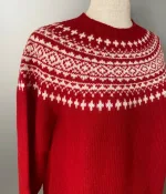 Harley of Scotland Pullover - Færø Mønster Rød, rigtig, rød, postkasserød, julerød, julestrik, jule, sweater, strik, trøje, damestrik, pigestrik, pullover, trøje, ren, 100% uld, lambswool, skotsk, færøisk, færø, ulden, uldstrik, let, lun, smart, moderne, klassisk, flot, rød, hvid, hipster, hip, biti, ribe, norsk, vadehavet, sort, sol,
