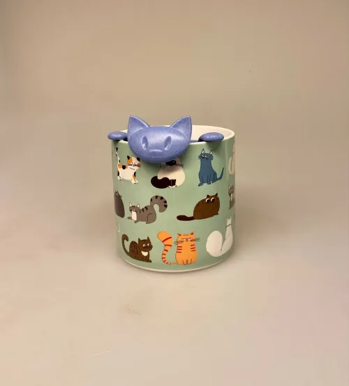 Krus Porcelæn - Katte Grøn, kattekop, kattekrus, te, kaffe, kaffekop, kaffekrus, tekop, tekrus, ting med, katte, misser, kattejeer, katteelsker, gule, grå, sort, stribet, stribede, killing, kære, speciel, gave, gaveide, tedrikker, tesi, smart, engelsk, afternoon, tea, biti, ribe