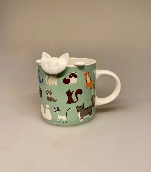 Krus Porcelæn - Katte Grøn, kattekop, kattekrus, te, kaffe, kaffekop, kaffekrus, tekop, tekrus, ting med, katte, misser, kattejeer, katteelsker, gule, grå, sort, stribet, stribede, killing, kære, speciel, gave, gaveide, tedrikker, tesi, smart, engelsk, afternoon, tea, biti, ribe