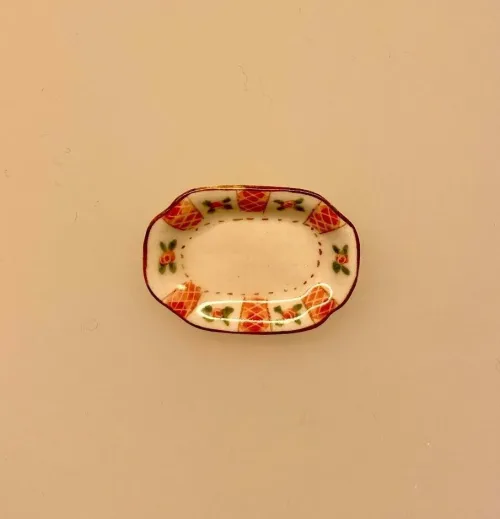 Miniature Aflangt Fad Porcelæn, fad, vægpynt, vægtallerken, platte, frokost, frokosttallerken, service, til, dukkehus, 1:12, porcelæn, tallerken, middagstallerken, nisser, dukkehusting, dukkehustilbehør, nissedør, nissehus, miniaturer, mini, cafe, restaurant, symbolsk, gave, gavekort, pengegave, oplevelser, gourmet, gourmand, livsnyder, sangskjuler, kok, tjener, biti, ribe