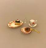 Miniature Aflangt Fad Porcelæn, fad, vægpynt, vægtallerken, platte, frokost, frokosttallerken, service, til, dukkehus, 1:12, porcelæn, tallerken, middagstallerken, nisser, dukkehusting, dukkehustilbehør, nissedør, nissehus, miniaturer, mini, cafe, restaurant, symbolsk, gave, gavekort, pengegave, oplevelser, gourmet, gourmand, livsnyder, sangskjuler, kok, tjener, biti, ribe