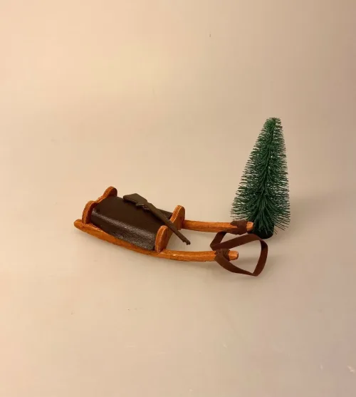 Miniature Jagtgevær, Miniature Gevær med Lang Kolbe, jagt, trofæ, jagttrofæ, gevær, bøsse, haglbøsse, haglgevær, dukkehus, sangskjuler, storvildt, storvildtsjæger, skovhugger, i skoven, miniaturer, dukkehustilbehør, sættrekasse, symbolsk, gave, gaveide, biti, ribe
