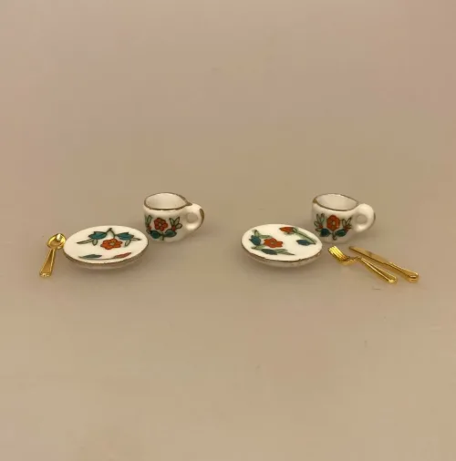 Miniature Krus Porcelæn Rød Blomst, kop, krus, dukkekop, dukkekrus, nisser, nissedør, jul, nissetilbehør, 1:12, birgitte frigast, morgen, miniaturer, dukkehus, ting til, tilbehør, dukkehusservice, sangskjuler, gavekort, biti, ribe