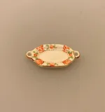 Miniature Langt Fad med Ører Porcelæn. fad, porcelænsfad, lille, bitte, håndmalet, roser, royal, cph, mussel, malet, miniature, serveringsfad, teselvskab, afternoon tea, kaffe, cafe, konditori, sangskjuler, symbolsk, gave, tilbehør, ting til, nisser, dukkehus, dukkehusting, dukkehustilbehør, 1:12, gavekort, biti, ribe, jul