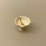 Miniature Punchebowle Porcelæn med opøser , suppe, suppeterrin, opsats, på fod, frugtskål, bowle, sommerbowle, punch, punchebowle, fest, sangsskjuler, symbolsk, gave, gave, tale, miniaturer, herskab, tjenestefolk, nisser, dukkehus, ting til, tilbehør, nissedør, nissebo, 1:12,