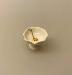 Miniature Punchebowle Porcelæn med opøser , suppe, suppeterrin, opsats, på fod, frugtskål, bowle, sommerbowle, punch, punchebowle, fest, sangsskjuler, symbolsk, gave, gave, tale, miniaturer, herskab, tjenestefolk, nisser, dukkehus, ting til, tilbehør, nissedør, nissebo, 1:12,