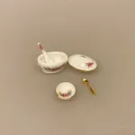 Miniature Serverings Bestik Porcelæn Blomst, smørekniv, ske, opøser, palet, paletkniv, pallet, spatel, servering, miniature, miniaturer, 1:12, dukkehus, tilbehør, ting, biti, ribe