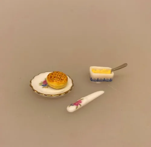 Miniature Serverings Bestik Porcelæn Blomst, smørekniv, ske, opøser, palet, paletkniv, pallet, spatel, servering, miniature, miniaturer, 1:12, dukkehus, tilbehør, ting, biti, ribe
