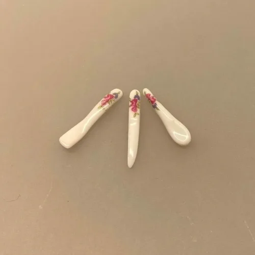 Miniature Serverings Bestik Porcelæn Blomst, smørekniv, ske, opøser, palet, paletkniv, pallet, spatel, servering, miniature, miniaturer, 1:12, dukkehus, tilbehør, ting, biti, ribe