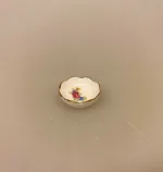 Miniature Skål Porcelæn Blomst Ø 20 mm, mini, skål, dyb, tallerken, service, porcelæn, roser, blomster, suppeskål, dukkehus, dukkehustilbehør, ting til, tilbehør, miniature, nisser, nisse, nissedør, nissebo, dukkehusting, 1:12, biti, ribe, sangskjuler, symbolsk, gave, gaveide, tale, tjener, bord, borddækning,