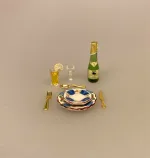 Miniature Tallerken Porcelæn Ø 25 mm Blå, service, til, dukkehus, 1:12, porcelæn, tallerken, middagstallerken, nisser, dukkehusting, dukkehustilbehør, nissedør, nissehus, miniaturer, mini, cafe, restaurant, symbolsk, gave, gavekort, pengegave, oplevelser, gourmet, gourmand, livsnyder, sangskjuler, kok, tjener, biti, ribe