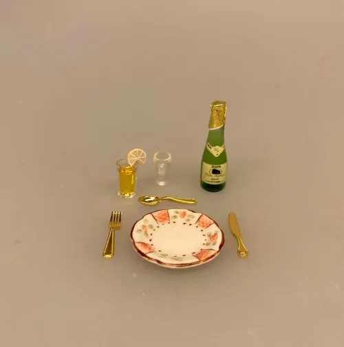 Miniature Tallerken Porcelæn Ø 25 mm Rosa, lyserød, service, til, dukkehus, 1:12, porcelæn, tallerken, middagstallerken, nisser, dukkehusting, dukkehustilbehør, nissedør, nissehus, miniaturer, mini, cafe, restaurant, symbolsk, gave, gavekort, pengegave, oplevelser, gourmet, gourmand, livsnyder, sangskjuler, kok, tjener, biti, ribe