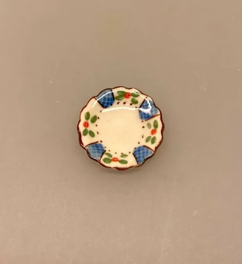 Miniature Tallerken Porcelæn Ø 25 mm Blå, service, til, dukkehus, 1:12, porcelæn, tallerken, middagstallerken, nisser, dukkehusting, dukkehustilbehør, nissedør, nissehus, miniaturer, mini, cafe, restaurant, symbolsk, gave, gavekort, pengegave, oplevelser, gourmet, gourmand, livsnyder, sangskjuler, kok, tjener, biti, ribe