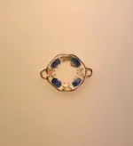 Miniature Tallerken Porcelæn med Ører Ø 22 mm, fad, vægpynt, vægtallerken, platte, frokost, frokosttallerken, service, til, dukkehus, 1:12, porcelæn, tallerken, middagstallerken, nisser, dukkehusting, dukkehustilbehør, nissedør, nissehus, miniaturer, mini, cafe, restaurant, symbolsk, gave, gavekort, pengegave, oplevelser, gourmet, gourmand, livsnyder, sangskjuler, kok, tjener, biti, ribe