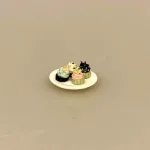 Miniature Tallerken med Cupcakes, muffins, cup cakes, bager, den store bagedyst, bager, konditor, miniaturer, dukkehus, sætterkasse, sættekasse, nisser, nissedør, nissehus, julekalender, dukkestue, dukkehusting, køkken, cafe, konditori, biti, ribe, 1:12