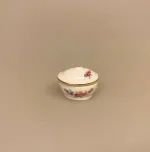 Miniature Terrin med Låg Oval Blomst, blomster, porcelæn, service, miniature, miniaturer, suppe, suppeterrin, låg, skål, dukkehus, dukkehusting, dukkehustilbehør, jul, frigast, nisser, 1:12, birgitte, morgen, mini, ting til, tilbehør, sætterkasse, sættekasse, sangskjuler, tale, symbolsk, gave, kok, tjener, borddækning, emil, lønneberg, nissetilbehør, nissedør, nisser, nissebo, biti, ribe