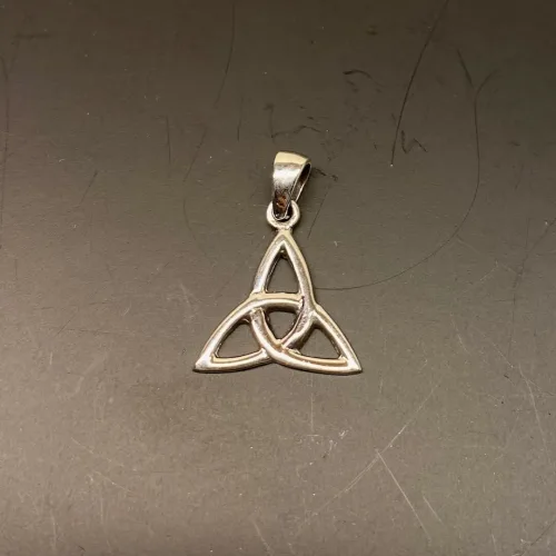 Vikinge Vedhæng i Sølv - Triskele, evighed, magiske, tre, tallet, keltisk, vikingetiden, vikinger, tro, aser, mytologi, myten, museums, smykker, sølv, sterling, ægte, ren, sølvsmykker, kopi, fund, udgravninger, ribe, biti