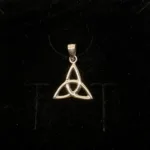 Vikinge Vedhæng i Sølv - Triskele, evighed, magiske, tre, tallet, keltisk, vikingetiden, vikinger, tro, aser, mytologi, myten, museums, smykker, sølv, sterling, ægte, ren, sølvsmykker, kopi, fund, udgravninger, ribe, biti