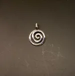 Vikingevedhæng i Sølv - Spiral, vikinger, vikingesmykker, vedhæng, spiral, snegl, magisk, amulet, museumssmykker, kopi, smykker, vedhæng, til kæde, ægte, kopi, fund, gamle, guder, aser, asatro, keltisk, ribe, vikingetiden, biti, vikingemotiv,