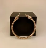 Armbånd Bronze med Midgårdsormen Snoet, slange, evigheden, uendelig, infinity, fabeldyr, bronze, kobber, gyldent, armring, snoet, hoveder, bukke, aser, asatro, nordisk, mytologi, tro, museumssmykker, kopi, smykker, bronzearmbånd, bronzesmykker, fund, udgravninger, til mænd, herrer,