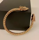 Armbånd Bronze med Thors Bukke Snoet, thor, tordenguden, tordenvejr, geder, gedebukke, tordengeder, bronze, kobber, gyldent, armring, snoet, hoveder, bukke, aser, asatro, nordisk, mytologi, tro, museumssmykker, kopi, smykker, bronzearmbånd, bronzesmykker, fund, udgravninger, til mænd, herrer,