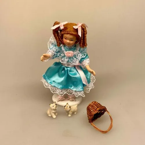 lyst hår, lyshåret, dukke, pige, lille, dukkehusdukke, 1:12, dukkehusdukker, til, ting, tilbehør, miniature, sangskjuler, sjov, fin, prinsesse, yndig, porcelænsdukke, biti, ribe, dukkehustilbehør, dukkehusting, dukketing, dukker, Dukke Pige Helena i Turkis Kjole, alice, slangekrøller, hundehvalp, porcelænsdyr, porcelænshunde