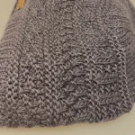 Hue Ensfarvet Uld med Foer - Rahar Blågrå, Mørkegrå, grå, hue, beanie, uld, hat, hue, strikhue, varm, blød, foret, herre, mænd, unisex, dame, accessories, tilbehør, vinterhue, efterår, lun, ulden, ren, uld, håndstrikket, ensfarvet, mønsterstrik, dansk, design, flot, klassisk, norsk, biti, ribe, lammeuld,