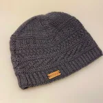 Hue Ensfarvet Uld med Foer - Rahar Blågrå, Mørkegrå, grå, hue, beanie, uld, hat, hue, strikhue, varm, blød, foret, herre, mænd, unisex, dame, accessories, tilbehør, vinterhue, efterår, lun, ulden, ren, uld, håndstrikket, ensfarvet, mønsterstrik, dansk, design, flot, klassisk, norsk, biti, ribe, lammeuld,
